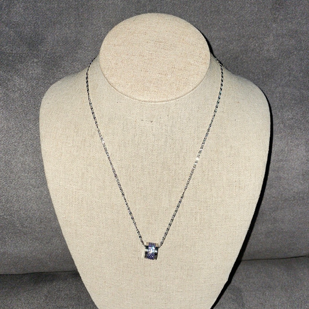 Nwt. C.J. Banks Necklace Ring In Lilac Rhinestones.